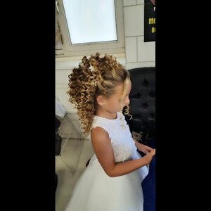 Ebru's Hairstudio &amp; Beauty image 1