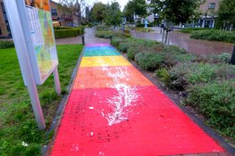 Regenboogpad bij station Nijkerk voor derde keer vernield: gemeente blijft boodschap uitdragen