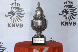 RKAV Volendam schiet vanaf de penaltystip Spakenburg uit de beker
